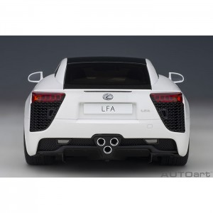 1/18 レクサス LFA ホワイテスト・ホワイト/ブラック・カーボン 車 模型 ミニカー スーパーカー AUTOart オートアート 78851