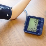 上腕式血圧計 デジタル 大画面 便利な日時表示付 ブルー ドリテック BM-210BL