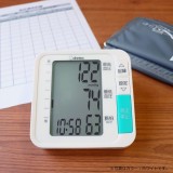 上腕式血圧計 デジタル 大画面 便利な日時表示付 ブルー ドリテック BM-210BL